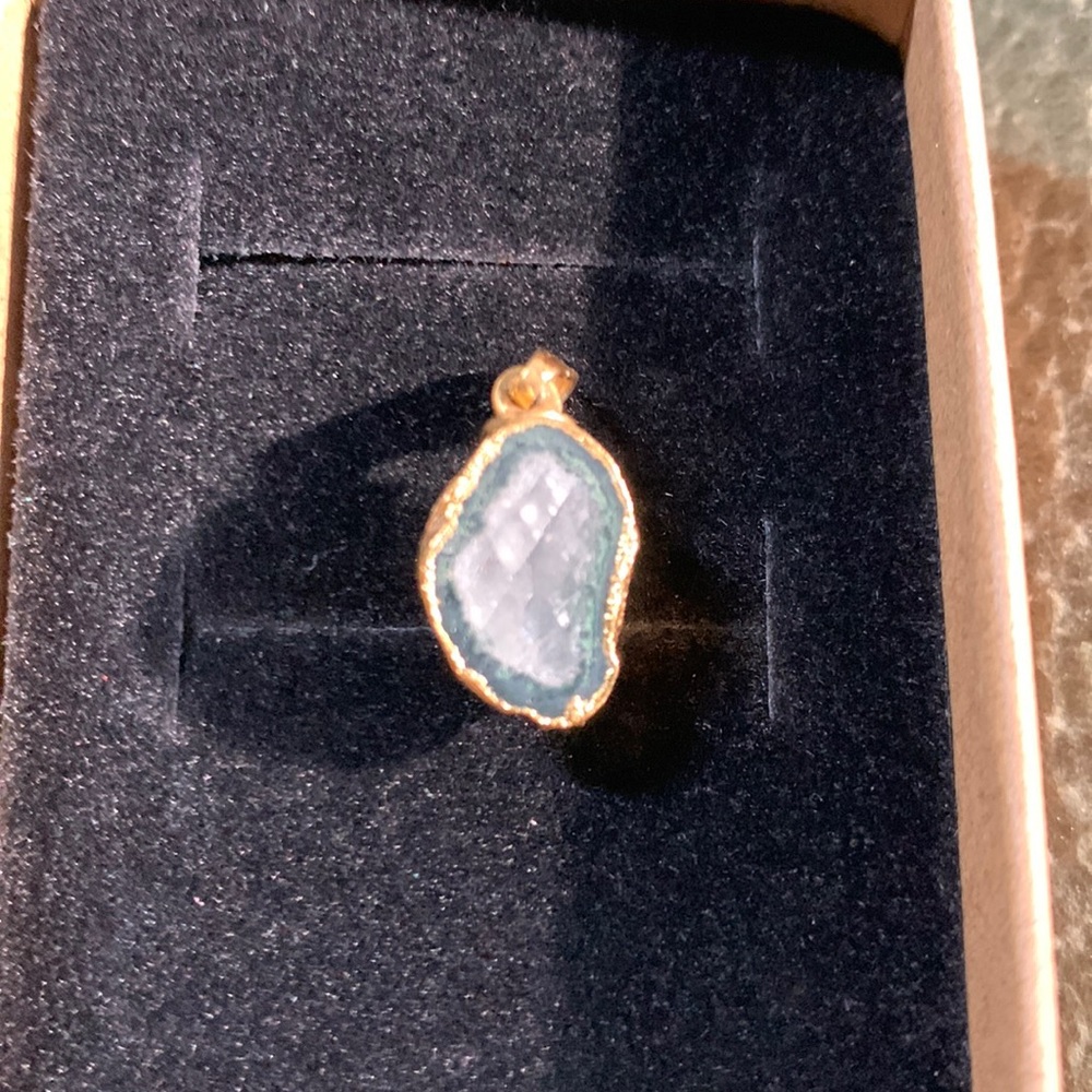 Beautiful geode pendant. Gold.  Blue/green ring around a gray/clear center